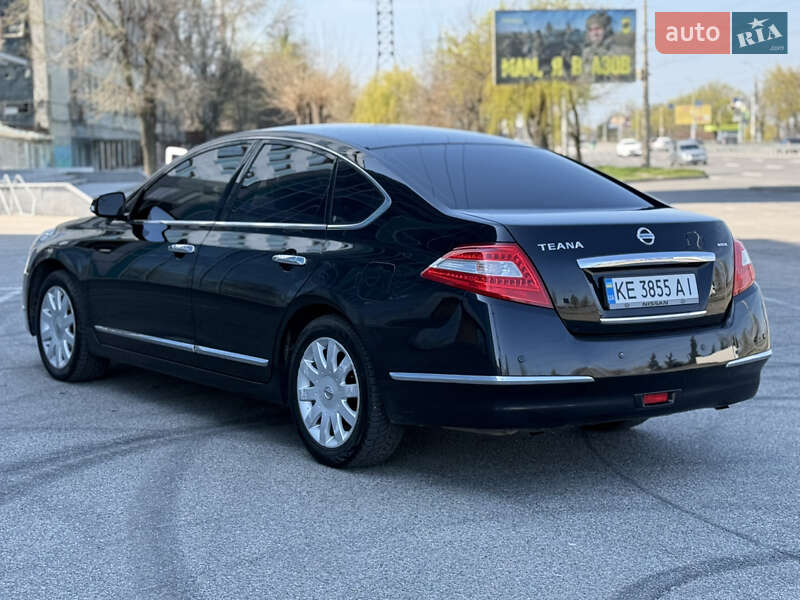 Седан Nissan Teana 2010 в Днепре