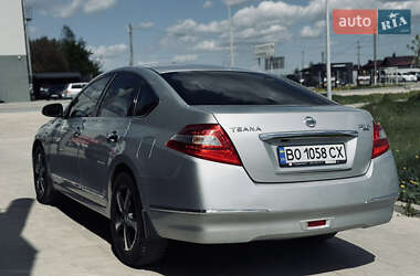 Седан Nissan Teana 2010 в 