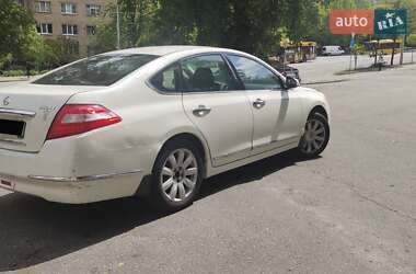 Седан Nissan Teana 2010 в 