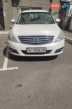 Седан Nissan Teana 2010 в 