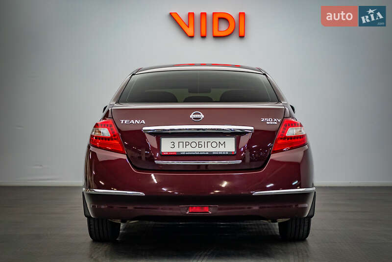 Седан Nissan Teana 2010 в Києві