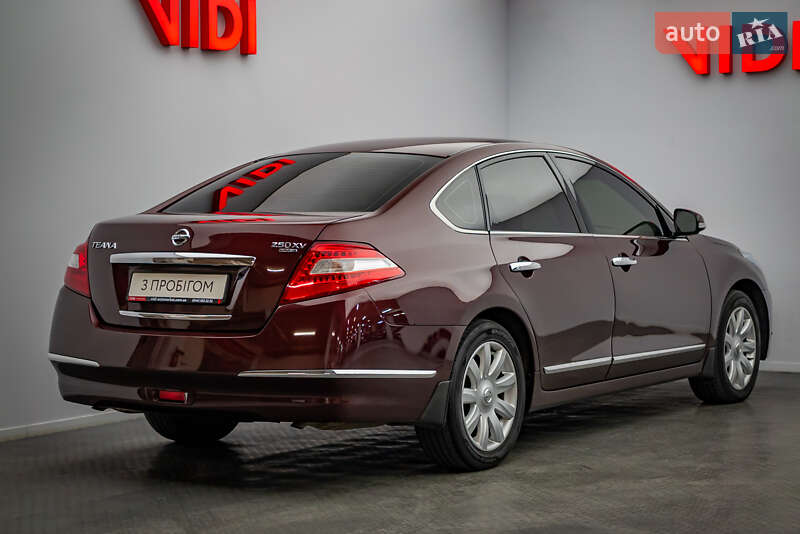 Седан Nissan Teana 2010 в Києві