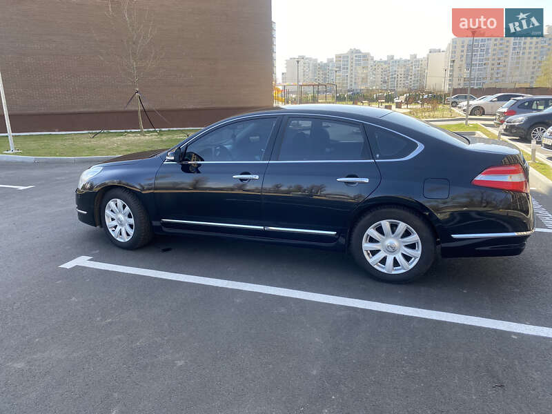 Седан Nissan Teana 2010 в Чернигове