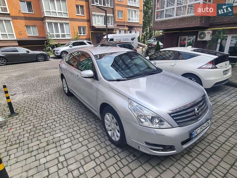 Седан Nissan Teana 2010 в Львове