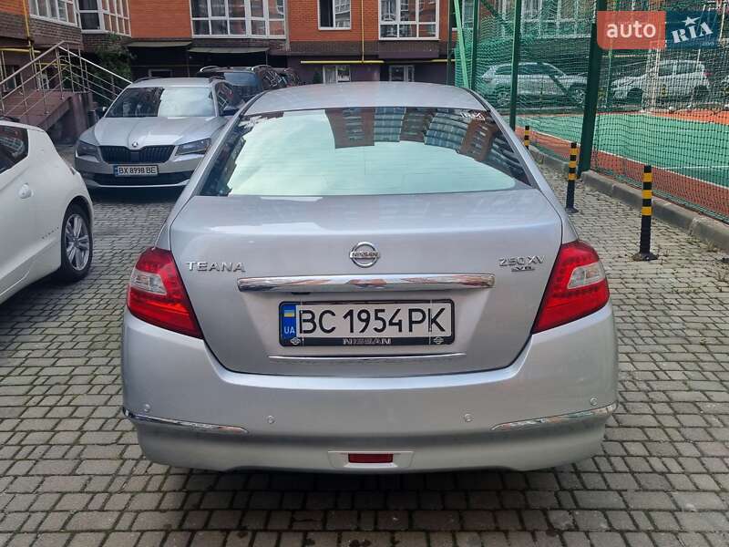 Седан Nissan Teana 2010 в Львове
