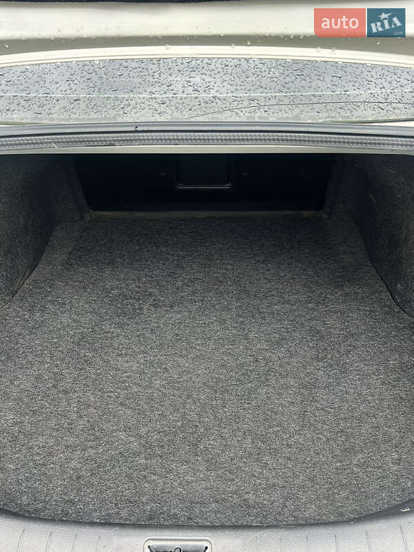 Седан Nissan Teana 2013 в Чернівцях