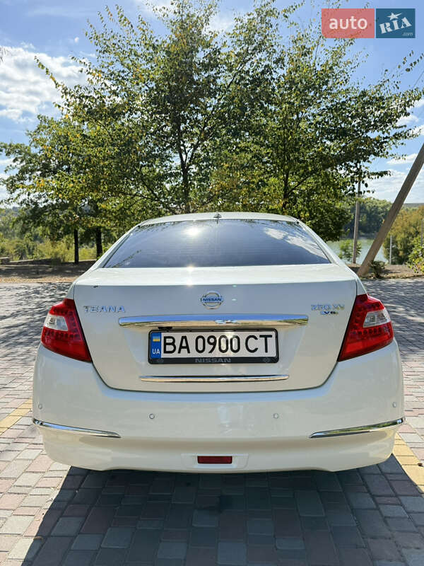 Седан Nissan Teana 2010 в Кропивницком