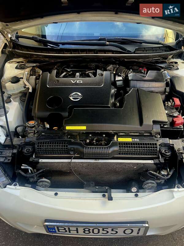 Седан Nissan Teana 2013 в Чернівцях