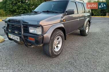Позашляховик / Кросовер Nissan Terrano 1988 в Чернівцях