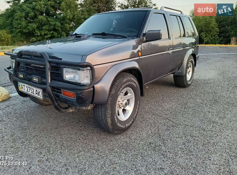 Позашляховик / Кросовер Nissan Terrano 1988 в Чернівцях