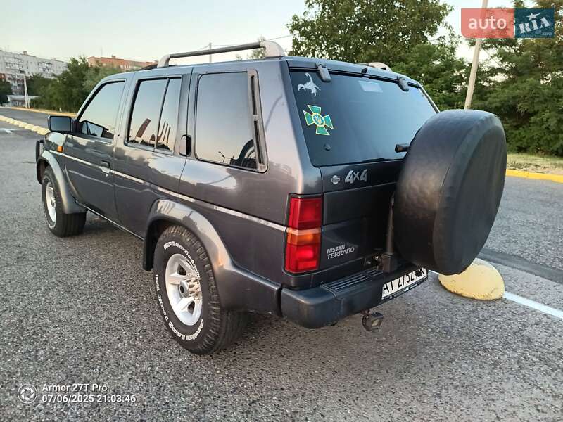 Позашляховик / Кросовер Nissan Terrano 1988 в Чернівцях
