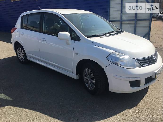 Nissan Tiida 2013 року