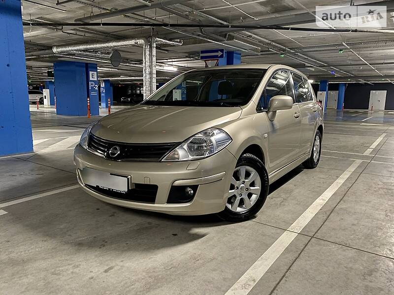 Хетчбек Nissan TIIDA 2012 в 