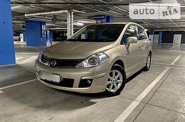 Хетчбек Nissan TIIDA 2012 в 