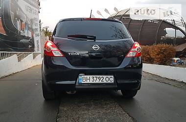 Хэтчбек Nissan TIIDA 2010 в Одессе