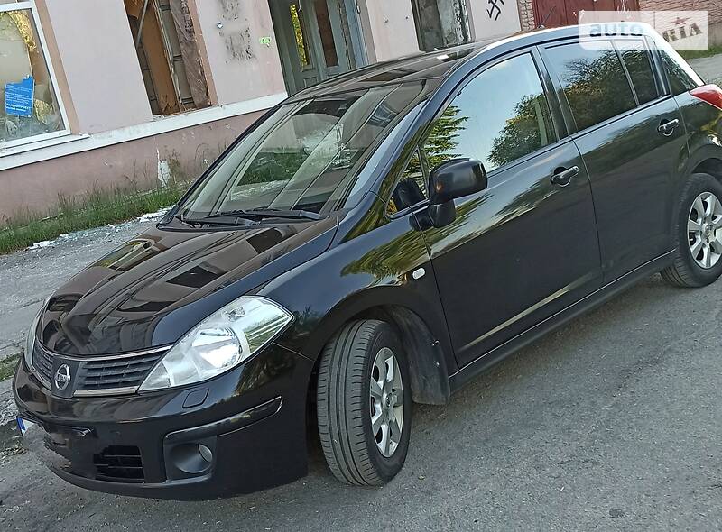 Хэтчбек Nissan TIIDA 2008 в Никополе