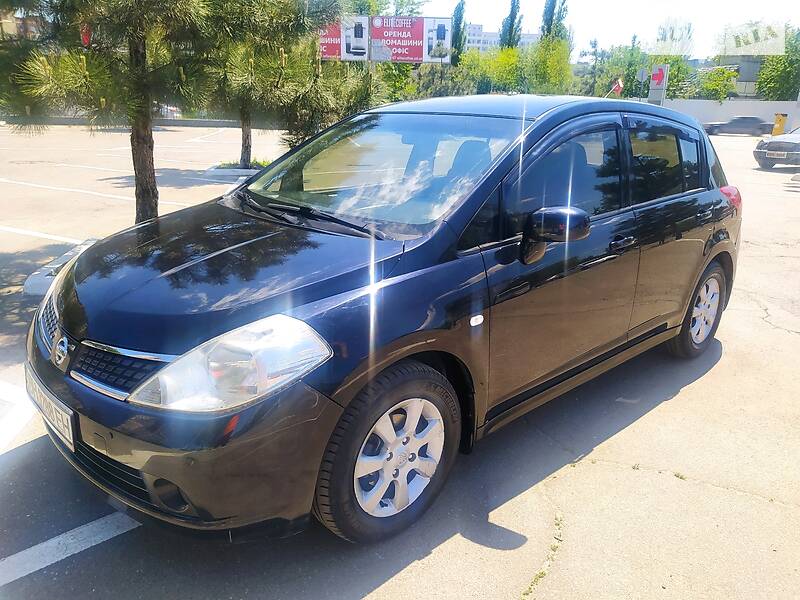 Nissan tiida дергается