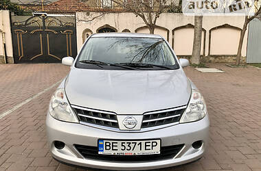 Хэтчбек Nissan TIIDA 2010 в Николаеве