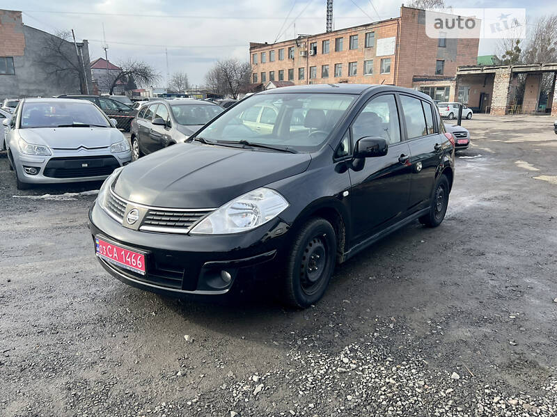 Хэтчбек Nissan TIIDA 2008 в Луцке