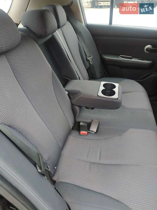 Хэтчбек Nissan TIIDA 2008 в Львове