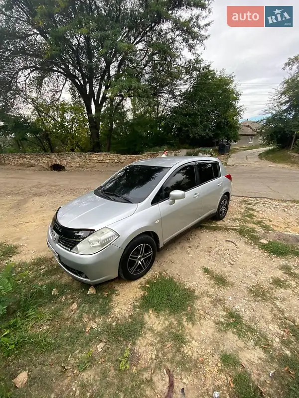 Хэтчбек Nissan TIIDA 2007 в 