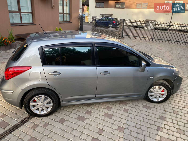Хэтчбек Nissan TIIDA 2011 в Коломые