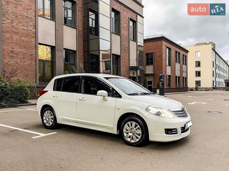 Хетчбек Nissan TIIDA 2010 в Одесі