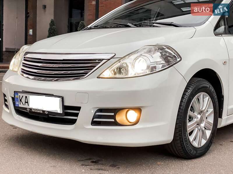 Хетчбек Nissan TIIDA 2010 в Одесі