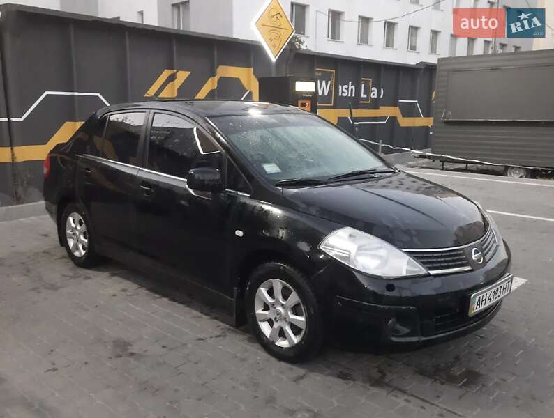 Nissan TIIDA 2008