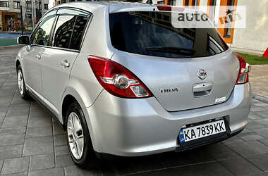 Хэтчбек Nissan TIIDA 2012 в Киеве