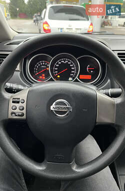 Седан Nissan TIIDA 2011 в Львове