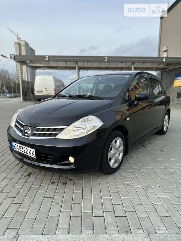 Хэтчбек Nissan TIIDA 2012 в Киеве