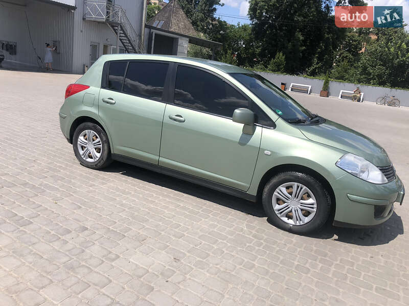 Хэтчбек Nissan TIIDA 2008 в Хмельницком