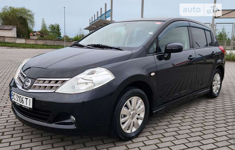 Хэтчбек Nissan TIIDA 2010 в Львове