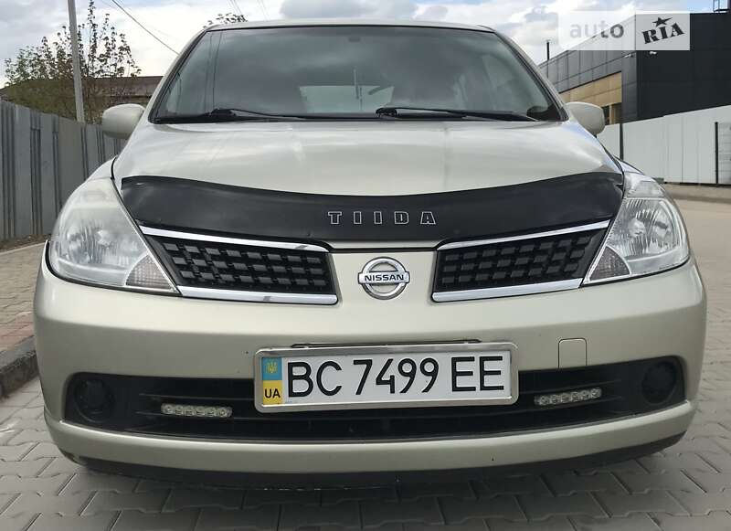Хэтчбек Nissan TIIDA 2008 в Самборе