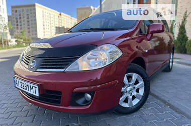 Хэтчбек Nissan TIIDA 2010 в Хмельницком