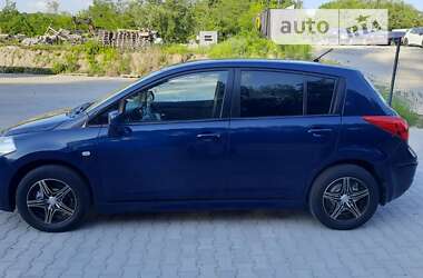 Хэтчбек Nissan TIIDA 2011 в Черновцах