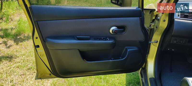 Хетчбек Nissan TIIDA 2008 в Ладижині