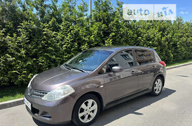 Хэтчбек Nissan TIIDA 2009 в Киеве