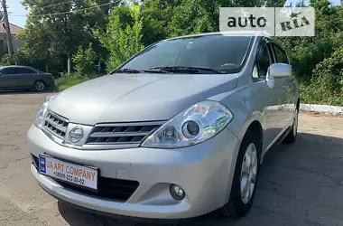 Nissan TIIDA 2012