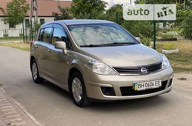 Хетчбек Nissan TIIDA 2011 в Одесі