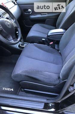 Хэтчбек Nissan TIIDA 2011 в 