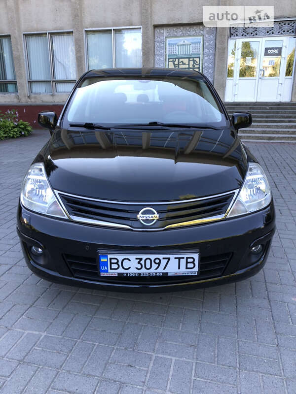 Хэтчбек Nissan TIIDA 2011 в Львове