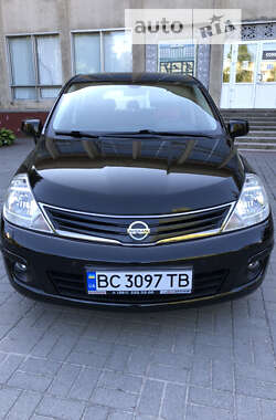 Хэтчбек Nissan TIIDA 2011 в 