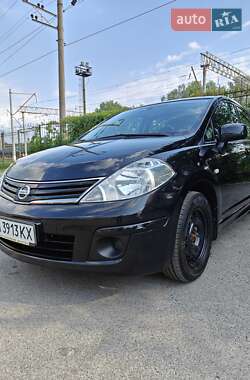 Хэтчбек Nissan TIIDA 2011 в 