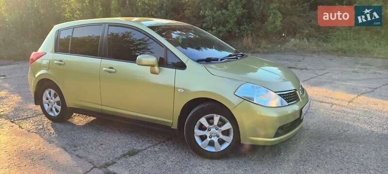 Хетчбек Nissan TIIDA 2008 в Ладижині