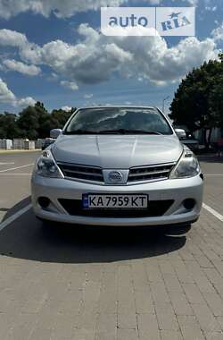 Хэтчбек Nissan TIIDA 2011 в Сумах