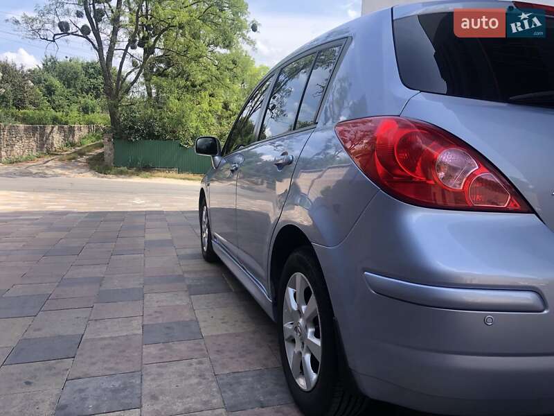 Хэтчбек Nissan TIIDA 2011 в Обухове