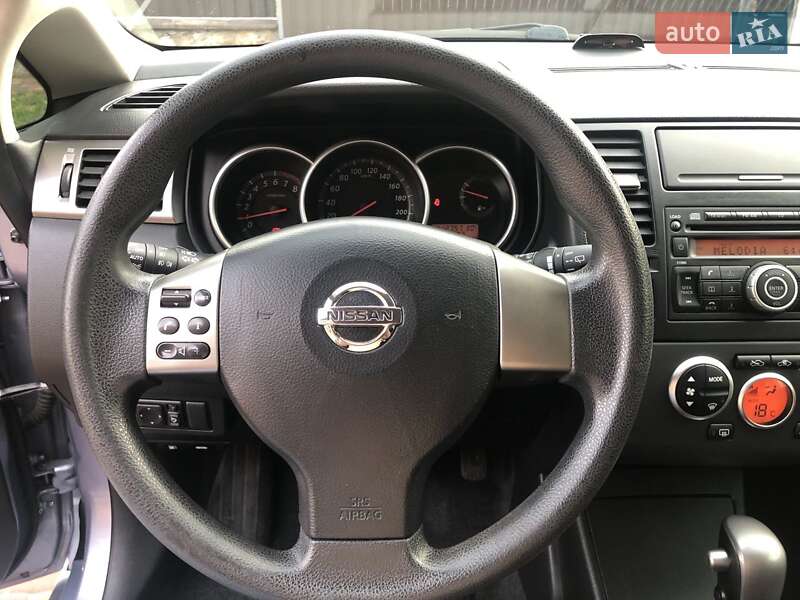 Хэтчбек Nissan TIIDA 2011 в Обухове