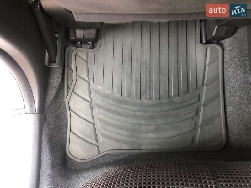 Хэтчбек Nissan TIIDA 2011 в Обухове